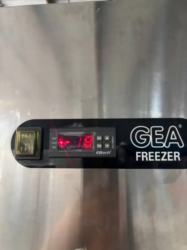 Gea upright freezer