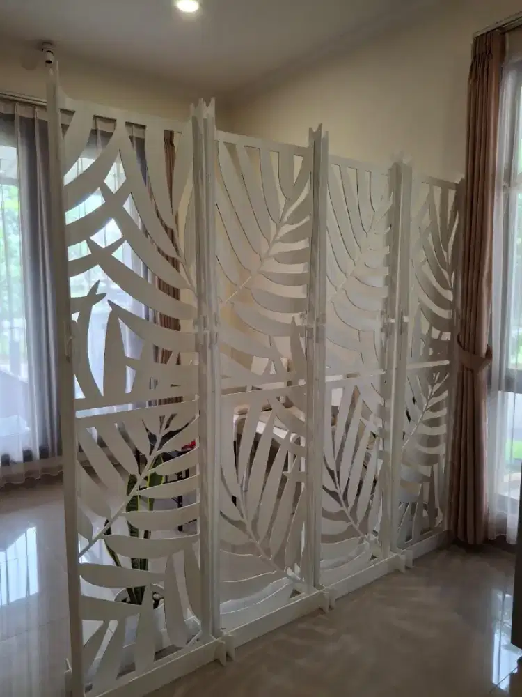 Partisi pembatas ruangan