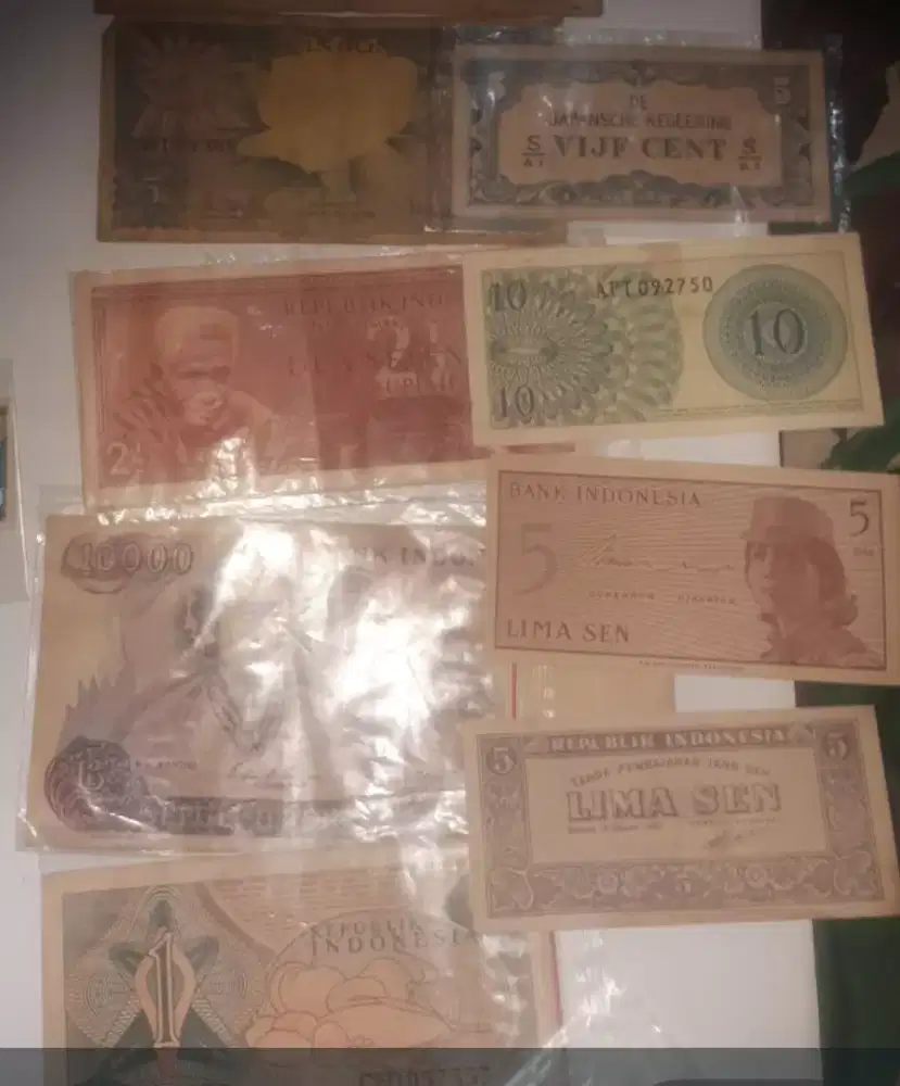 Koleksi uang kertas kuno
