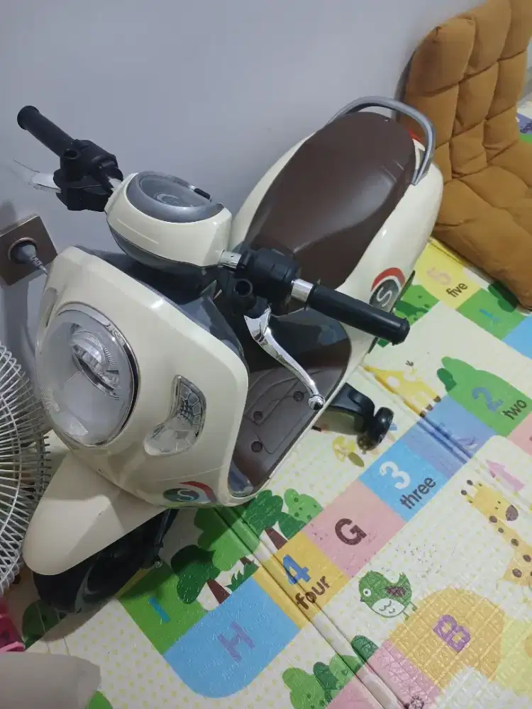 Motor mainan bisa di gas