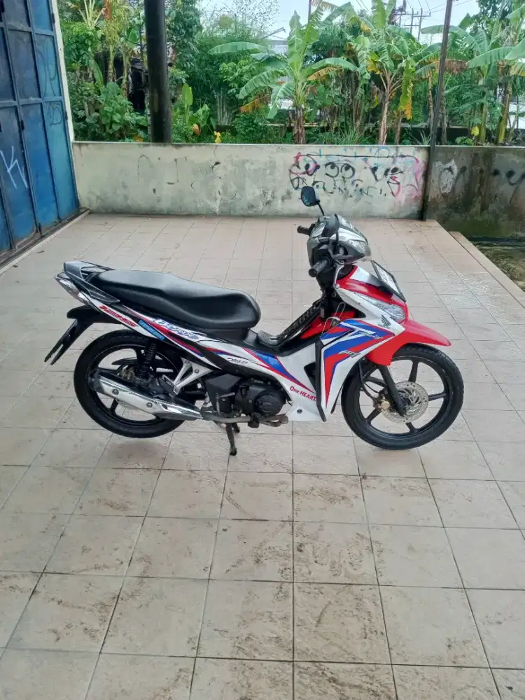 Honda Blade 125 Tahun 2015