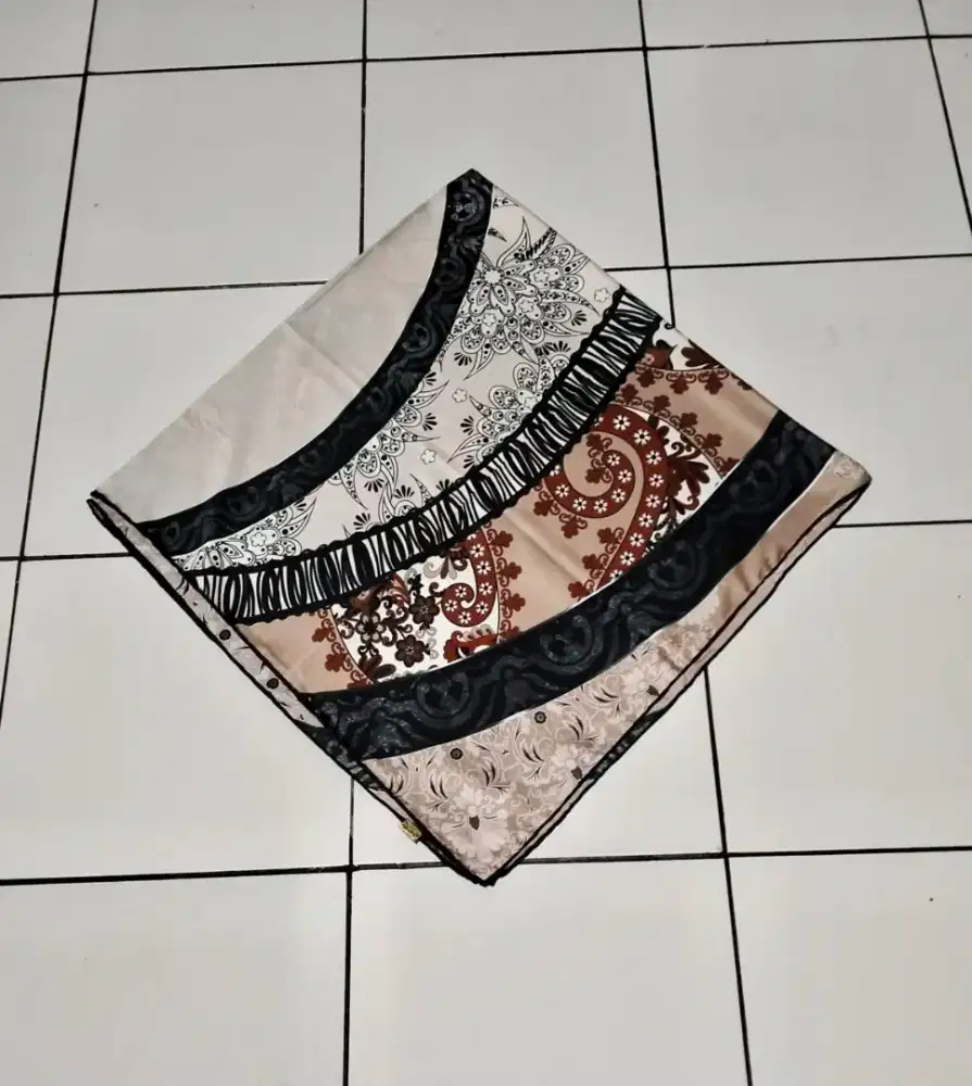 Hijab Segiempat Motif
