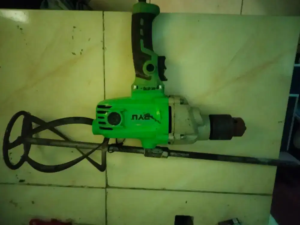 Mesin bor pengaduk semen