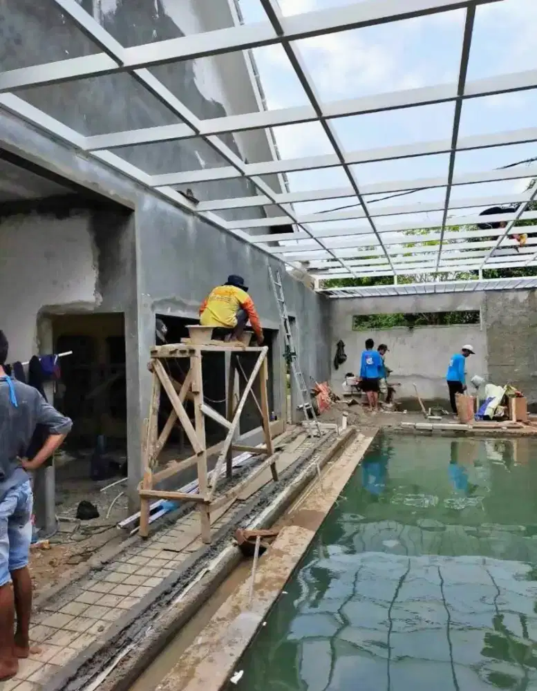 Tukang bangunan harian maupun borongan