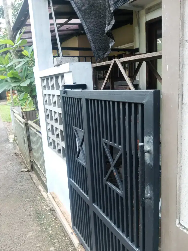 Di sewakan kos2an/kontrakan(pertiga bulan pertama selanjutnya bebas)