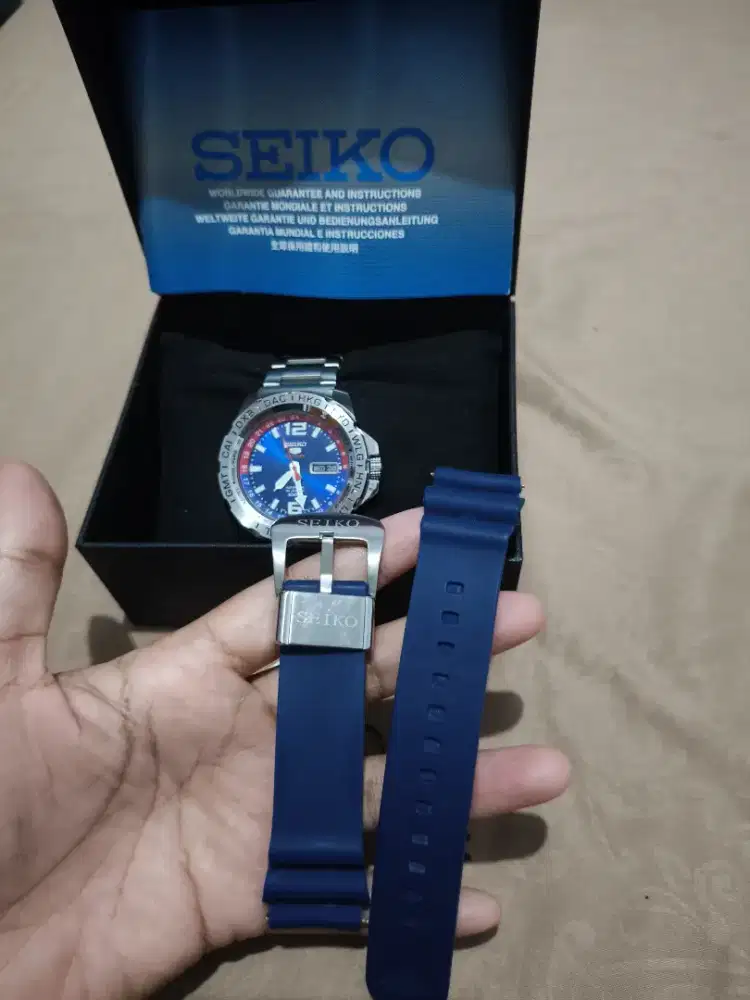 Jam tangan Seiko 5-SRP681k1 Automatic