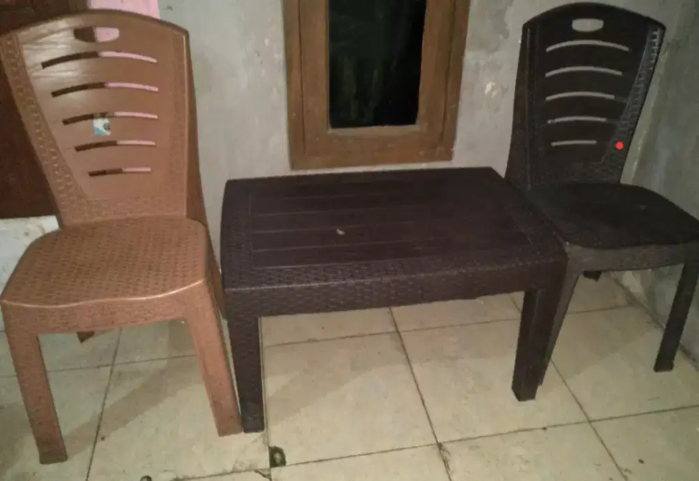 meja plus 2 bangku merk  olympast bekas