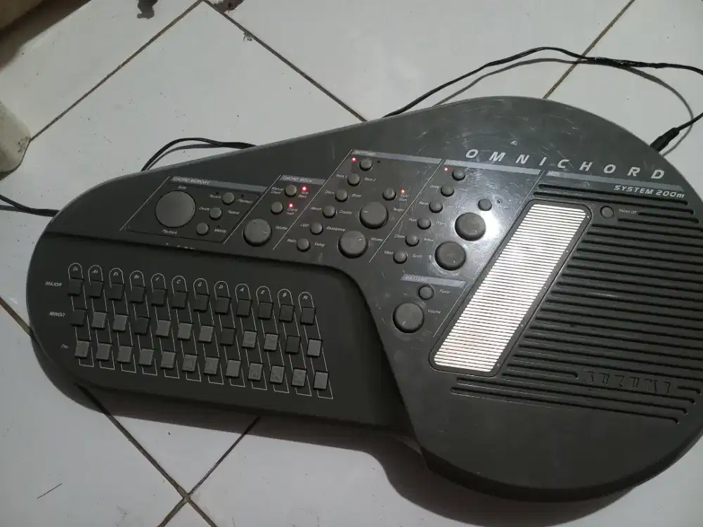 Suszuki Omnichord M200. Kondisi Normal Dan Baik Vintage