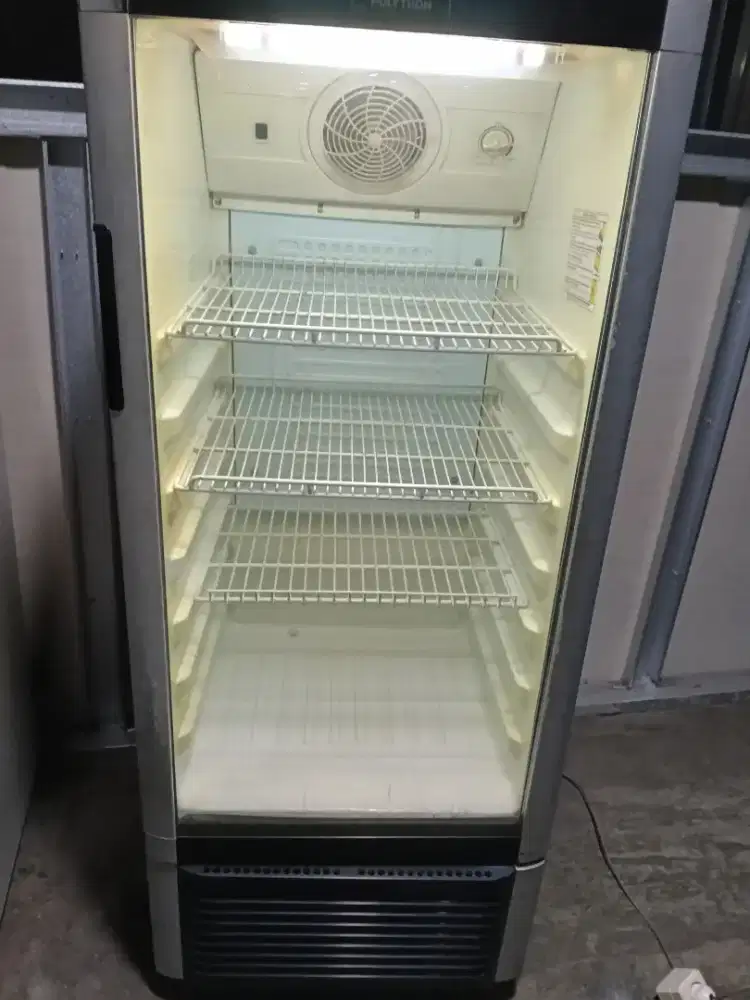 Show case Polytron 3 rak dingin normal