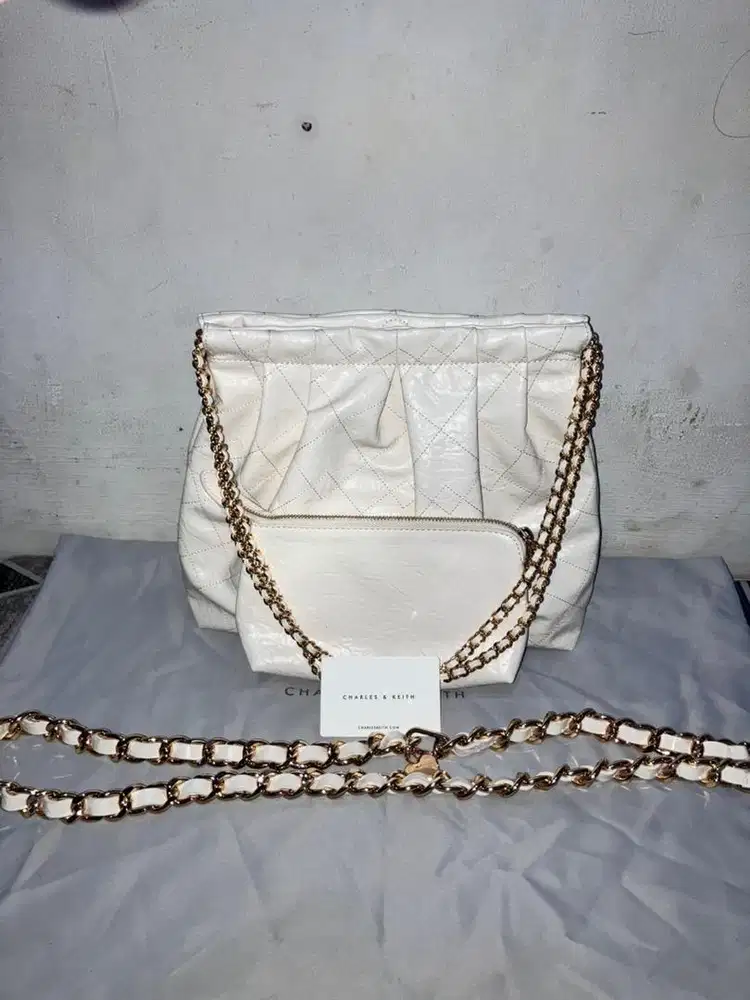 TAS CHARLES & KEITH QUILTED CHAIN HOBO BAG + POUCH
