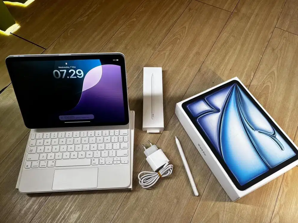 Dijual Ipad Air M2 Wifi 128 Ibox Fullset + MagicKeyboard + Pencil Ori