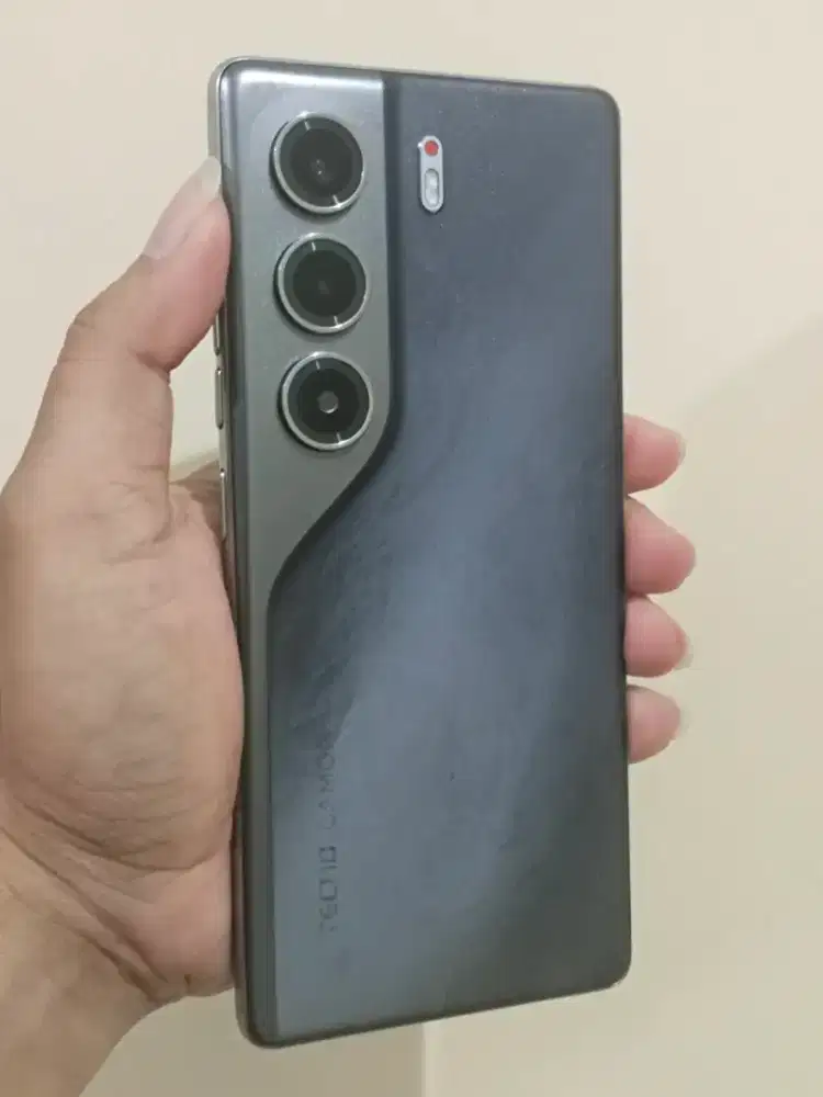 Tecno Camon 40 ram 8/256 no minus
Kelengkapan hp csan