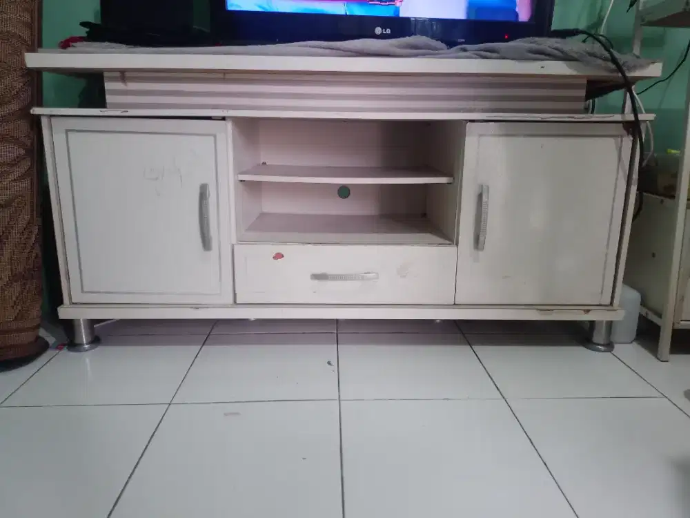 Meja tv minimalis