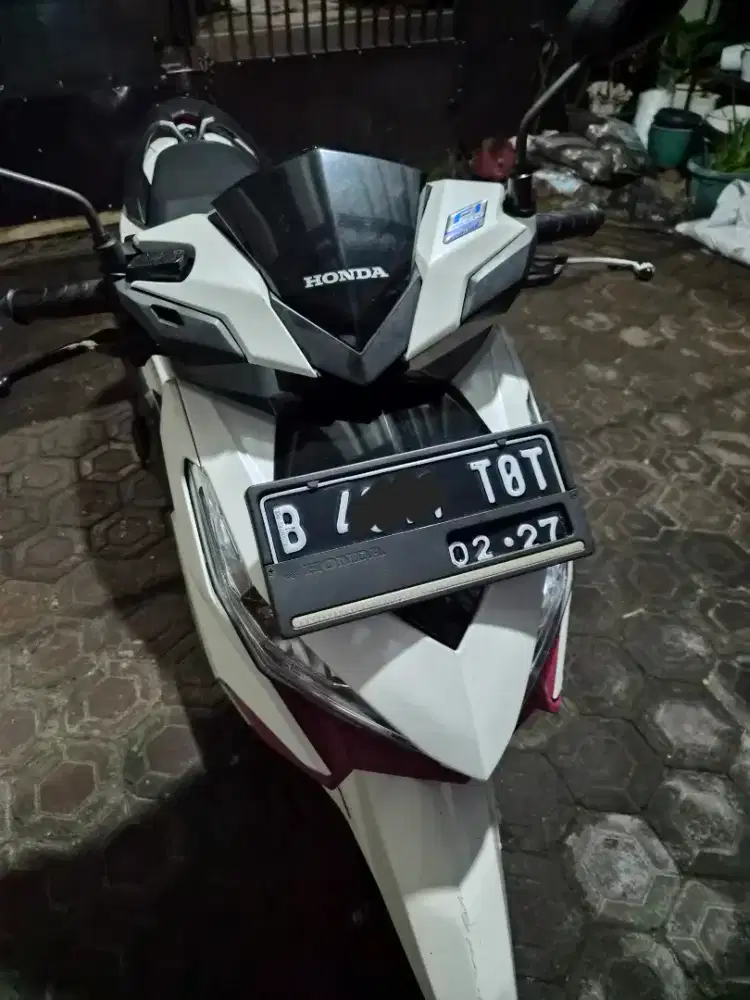 Vario 150 Techno ISS Putih/Merah 2017