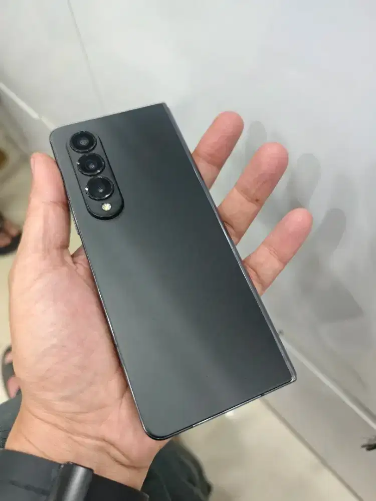 Samsung fold 4 12/512 unit only