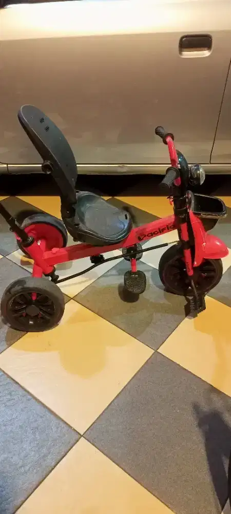 Sepeda anak roda tiga