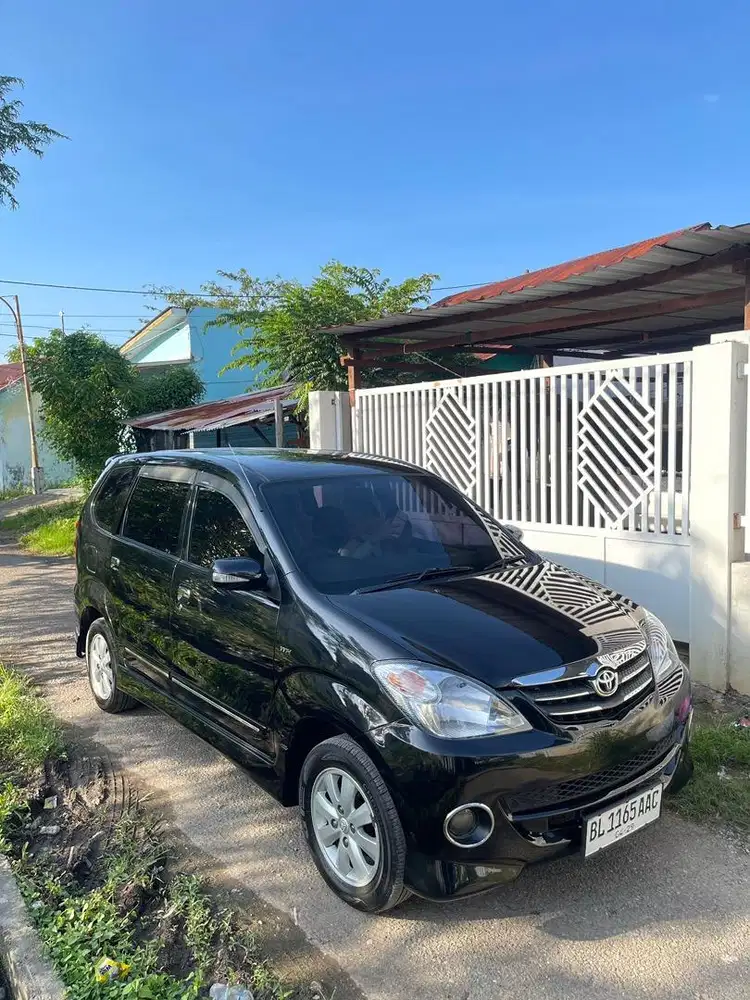 Dijual cepat avanza S mt 2009