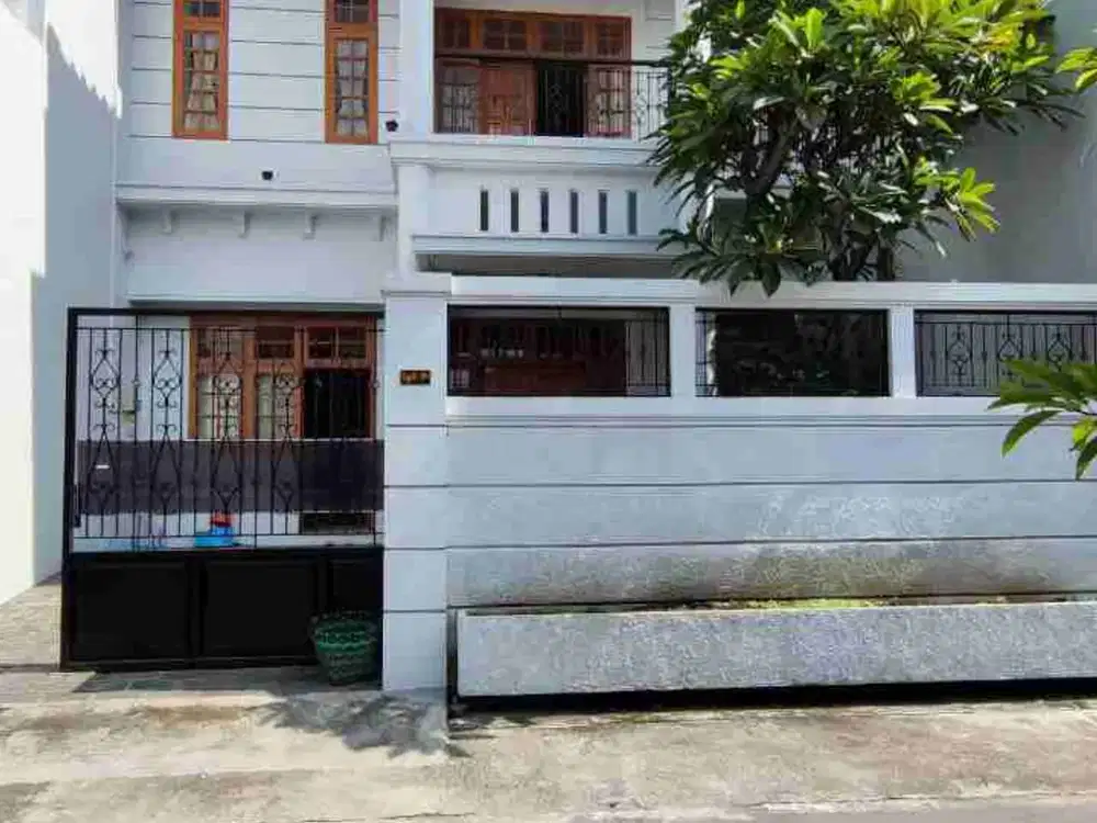 Dijual Rumah Klasik minimalis kualitas bangunan bagus di Baturan Solobarat
