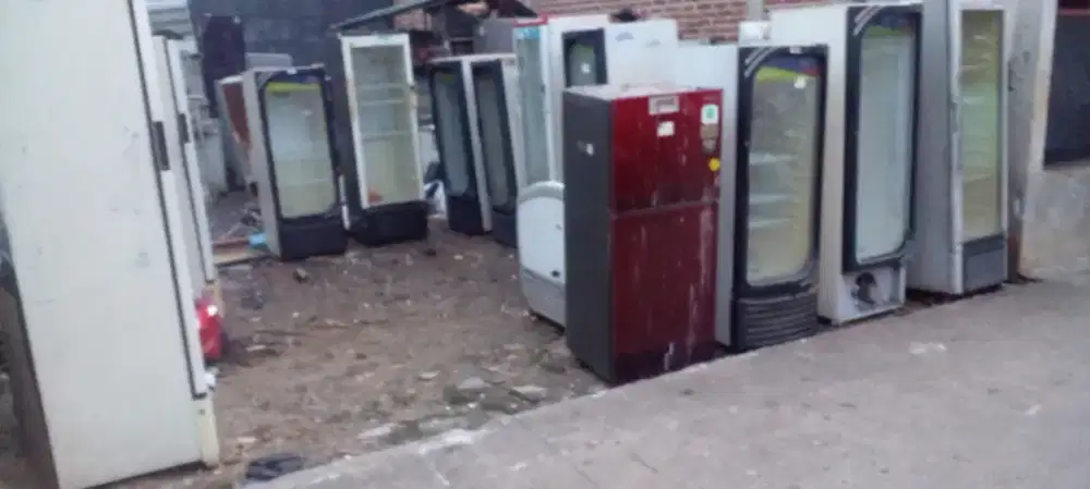 jual macam2 showcase.