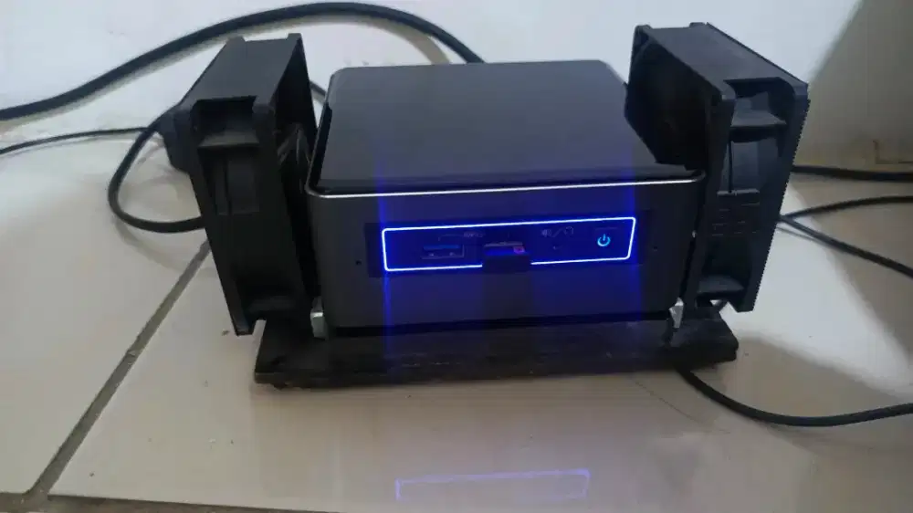 Intel NUC NUC7i7BNH