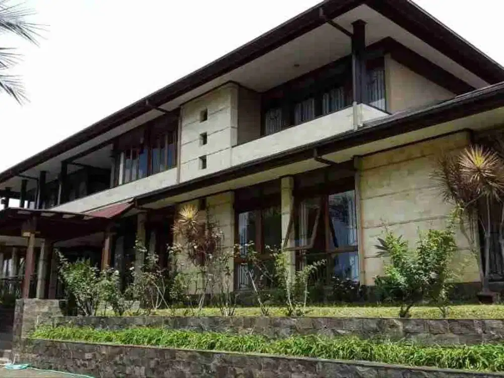 Rumah Mewah Luas di Setiabudi Regency