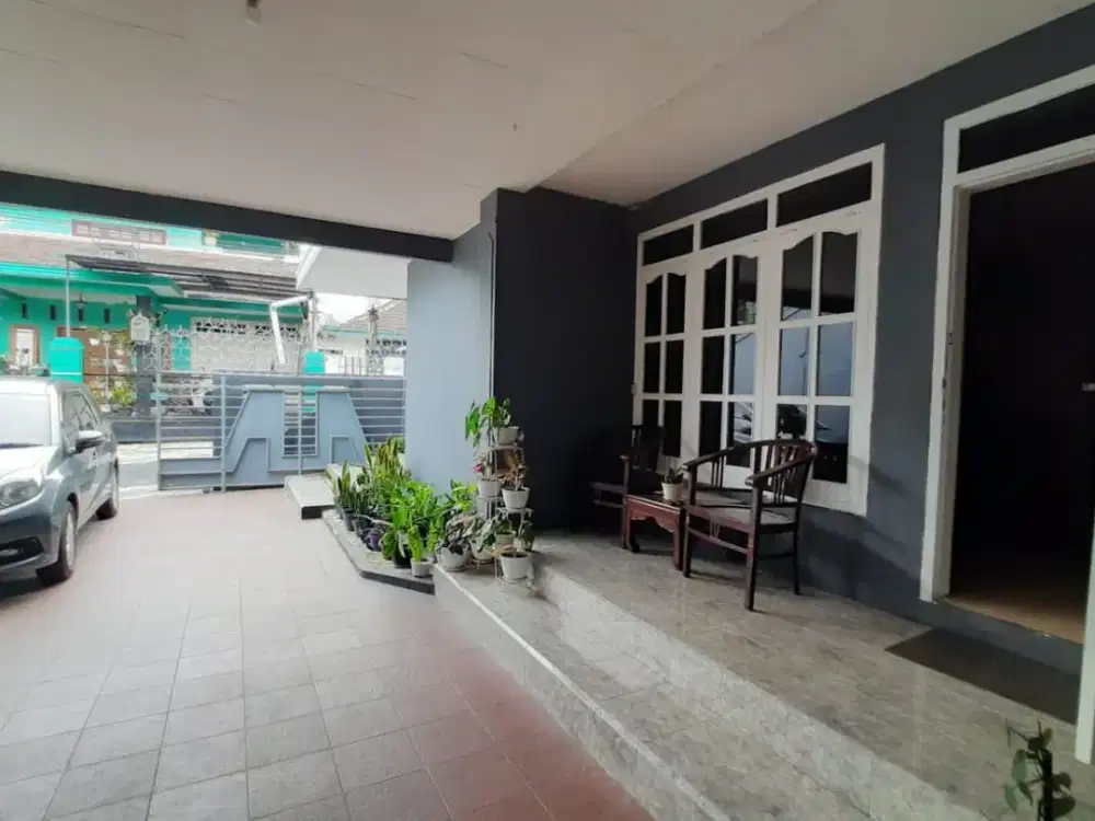 Rumah disewakan di Batu Lb200 3KT dekat balaikota alun-alun 40jt/th