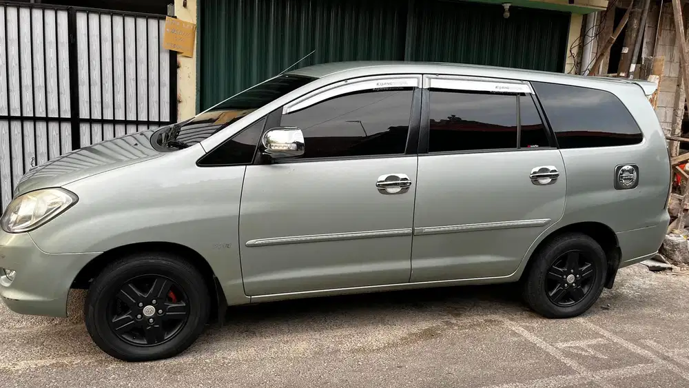 Toyota Kijang Innova 2005 Bensin
