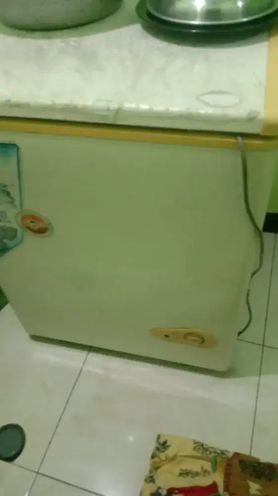 Dijual Frizer merek ikidea 100 liter Minus freon aja ..