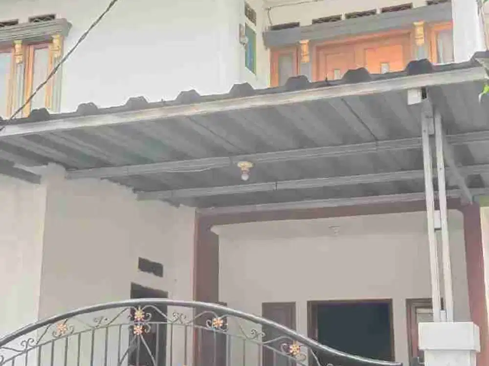 Disewakan rumah 3 Lantai Di Komplek Margahyu Raya metro Bandung