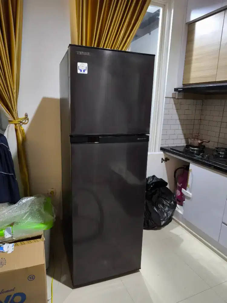 Kulkas 2 pintu inverter toshiba