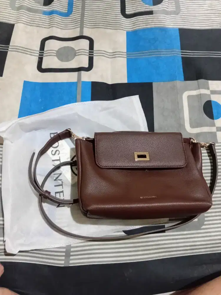 Dijual tas. Bostante baru ori wanita