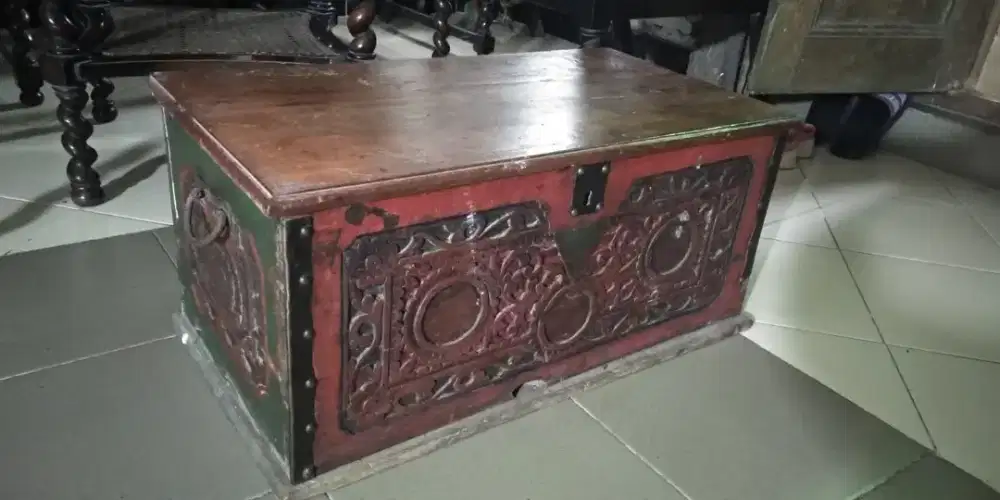 Peti Antik Lawas  Kayu Jati