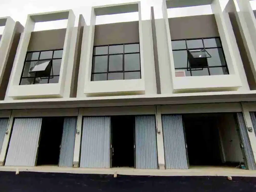 Ruko 3 lantai siap Usaha Lokasi sangat strategis di Jl. Raya Kodau Jatiwarna Kota Bekasi