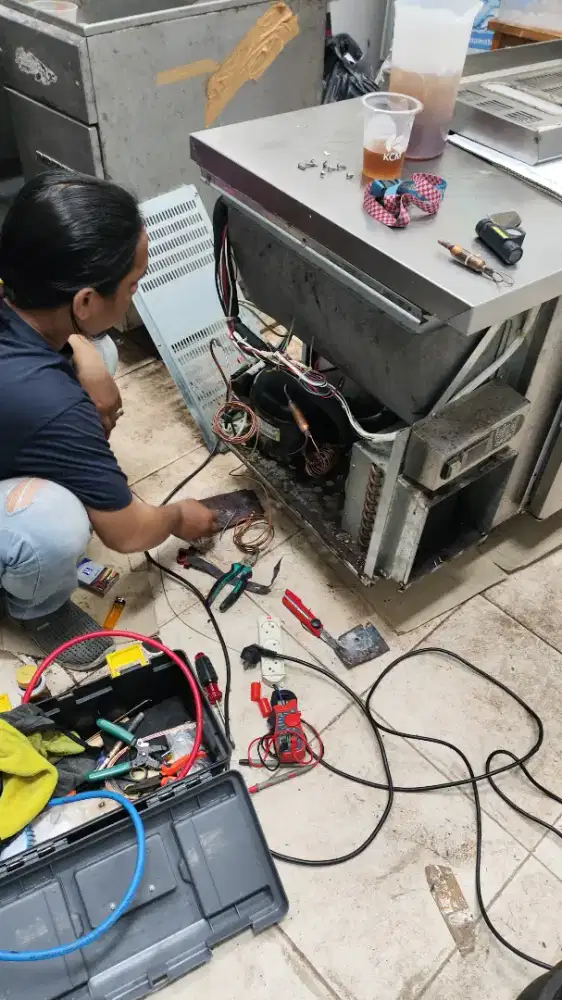 SERVIS kulkas,AC, MESIN CUCI, DI TEMPAT