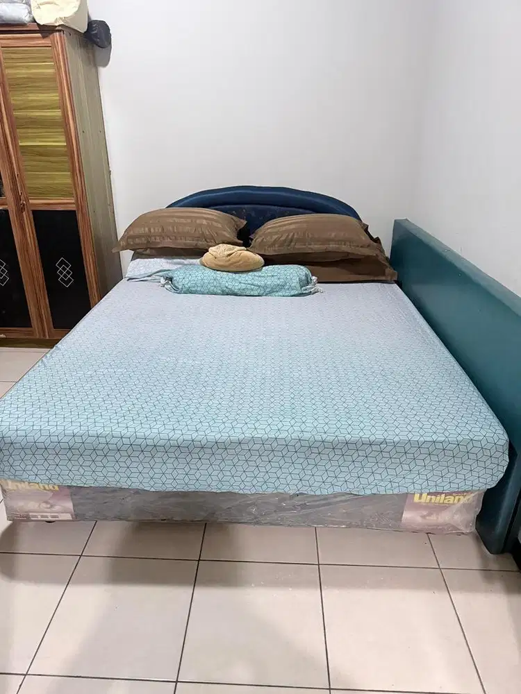 Tempat Tidur Bekas