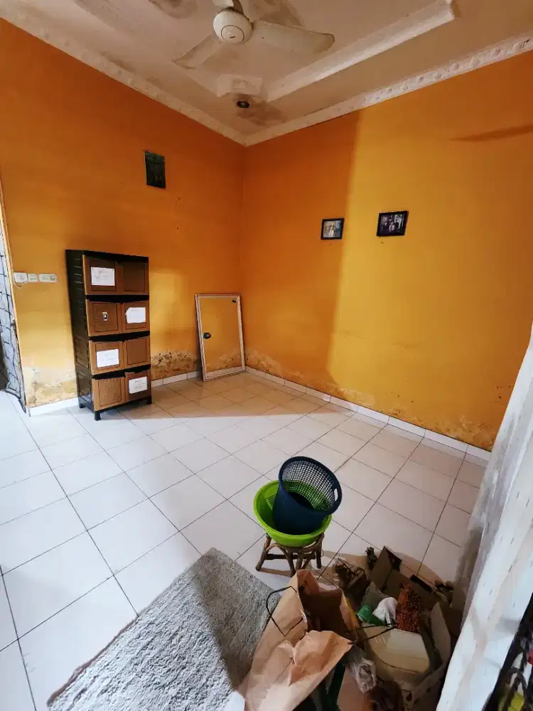 Disewa/dijual rumah berikut tanah kosong dibelakang