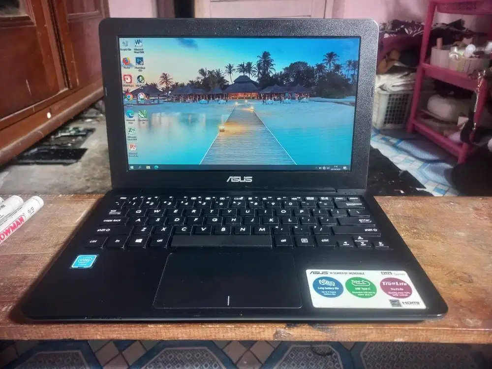 NB ASUS E202S INTEL RAM 2 GB SSD