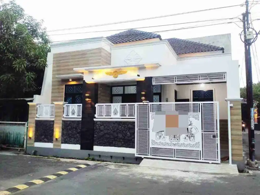 Rumah Cantik Dekat Bandara Adi Sumarmo 1.5 lantai