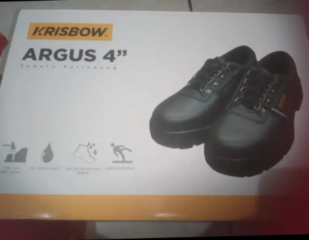 Sepatu septi Krisbow