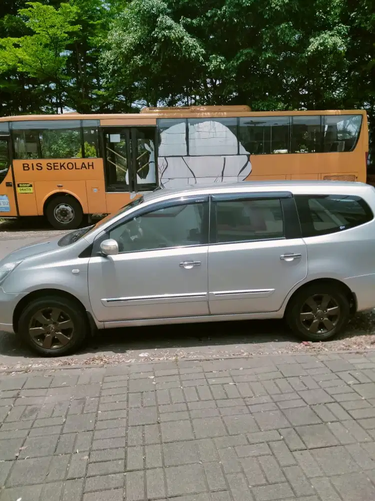 Nissan Grand livina 2010 Bensin