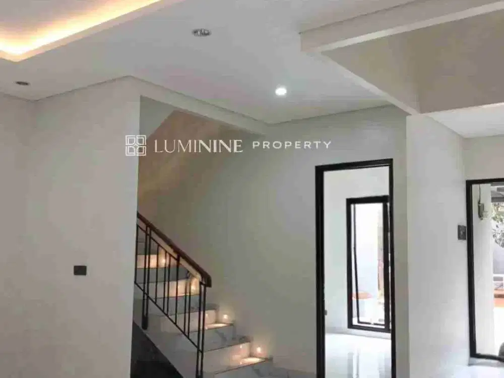 RUMAH MEWAH DIJUAL DI JAGAKARSA, JAKARTA SELATAN