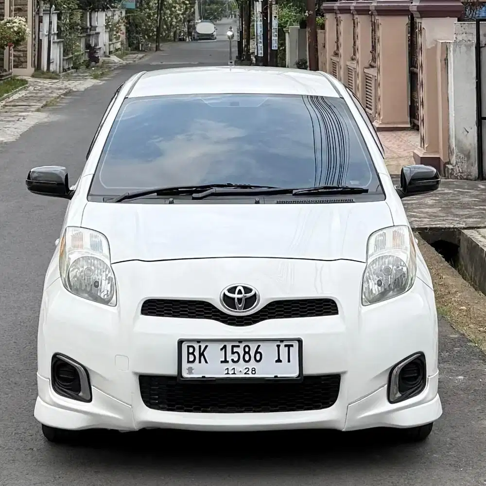 Toyota Yaris E 1.5 Matic 2013