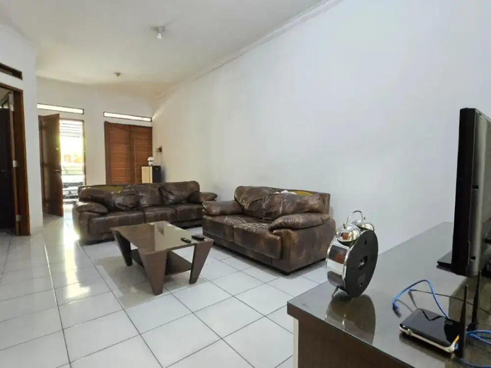 2,2M Dijual Rumah kompleks Batununggal Indah lt 163 lb 121