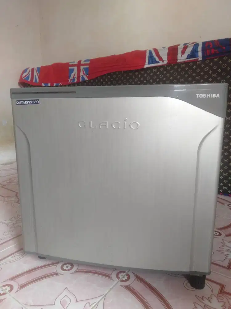 Kulkas mini bar toshiba