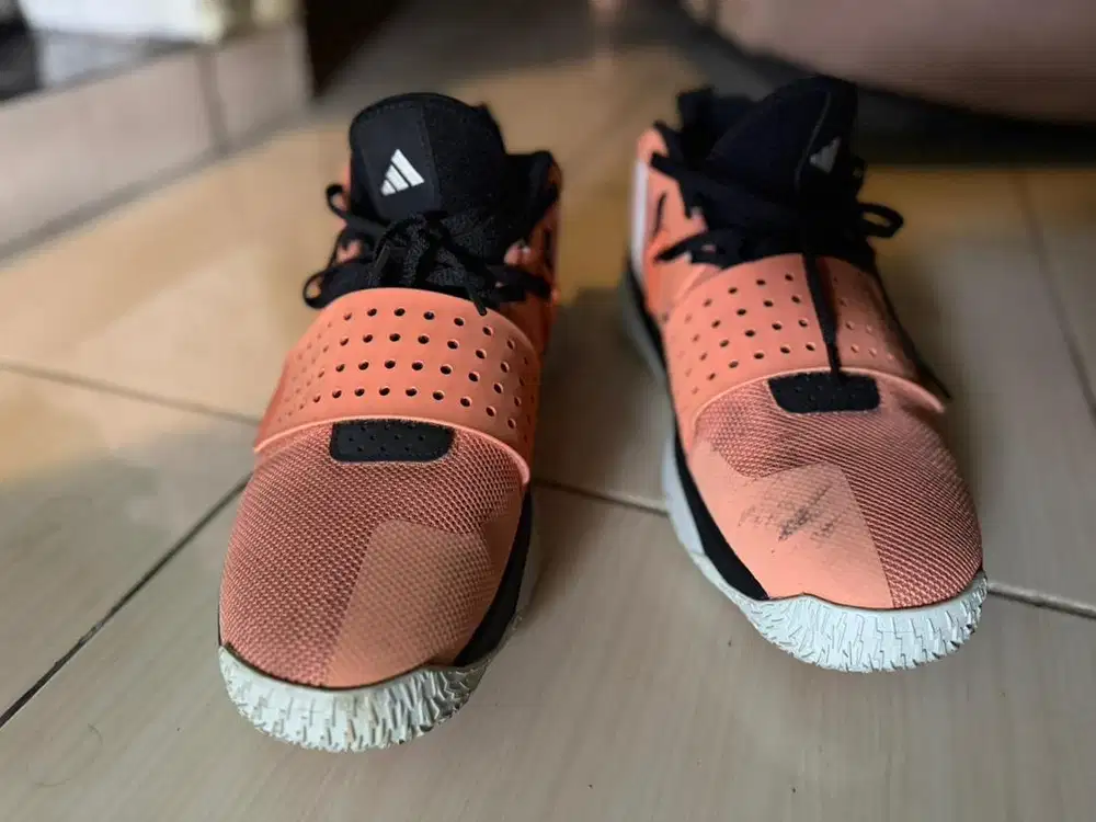 Sepatu adidas basket