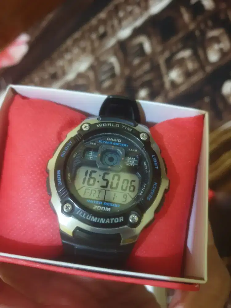 CASIO AE 2000 LIKE NEW