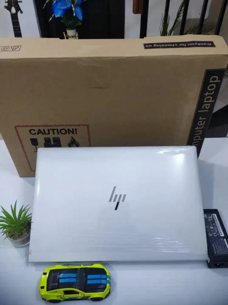 Laptop HP Elitebook 845-TOUCH RYZEN RAM 16Gb SSD 256GB VGA AMD RADEON