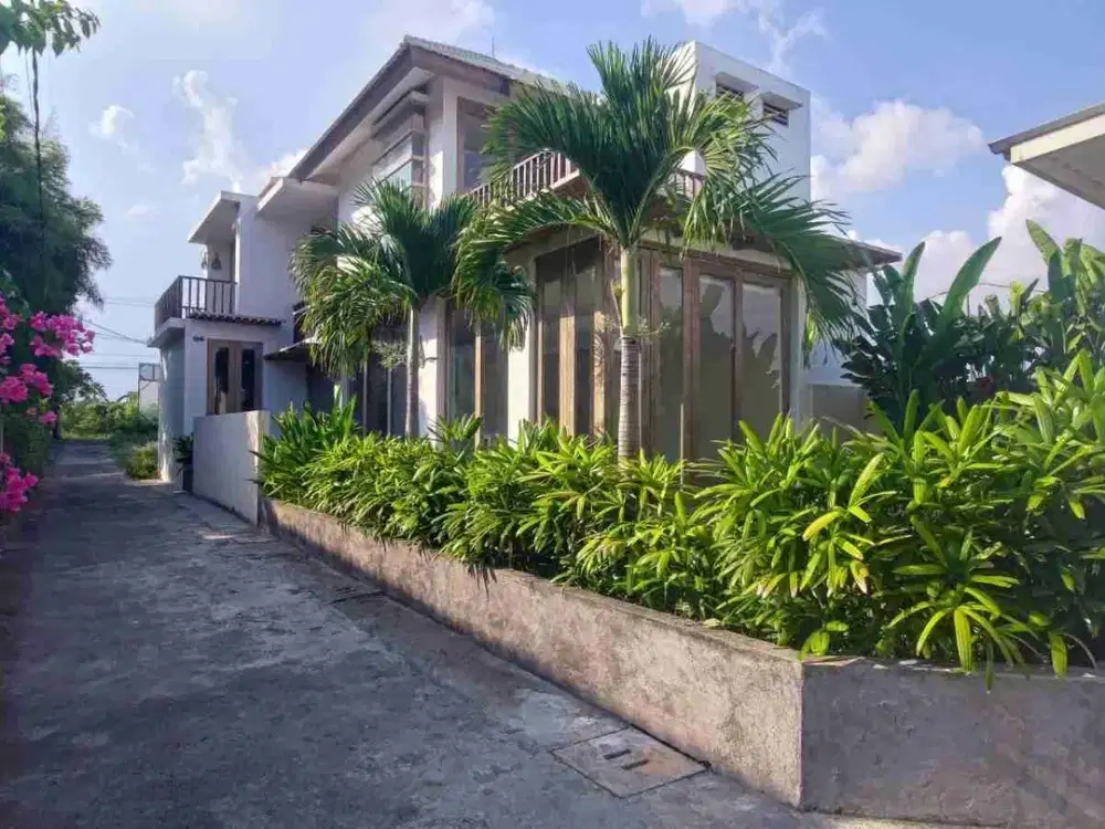 VILLA BARU 200M DARI PANTAI CEMAGI CANGGU, 2 LT, SEMI FURNISHED, SHM,MILIK SENDIRI