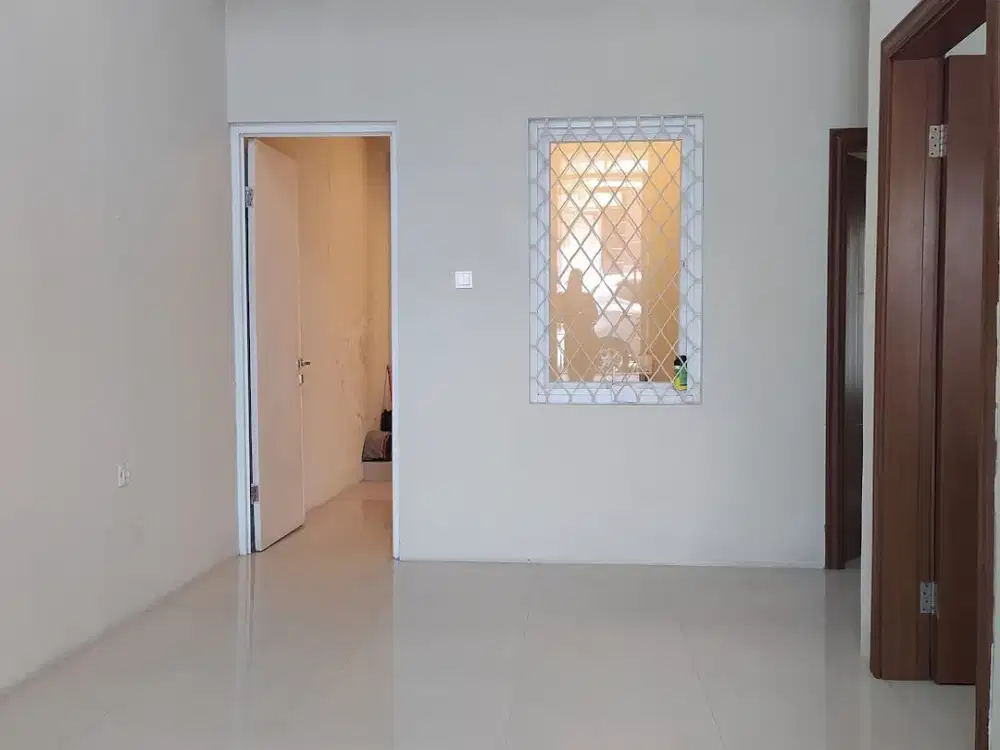 DIJUAL RUMAH KOMPLEK PINUS REGENCY