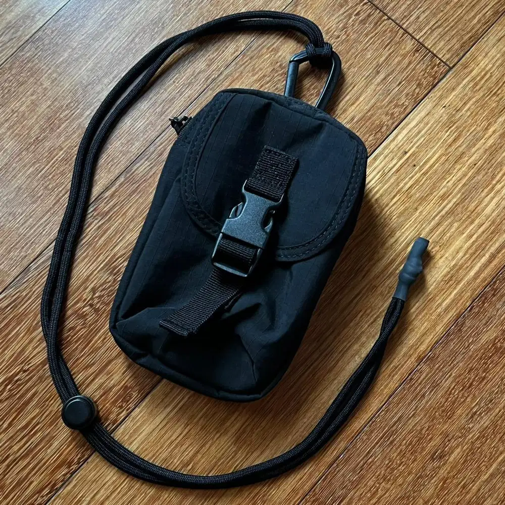 UTILITY NECK POUCH BY UNIQLO (NEW)